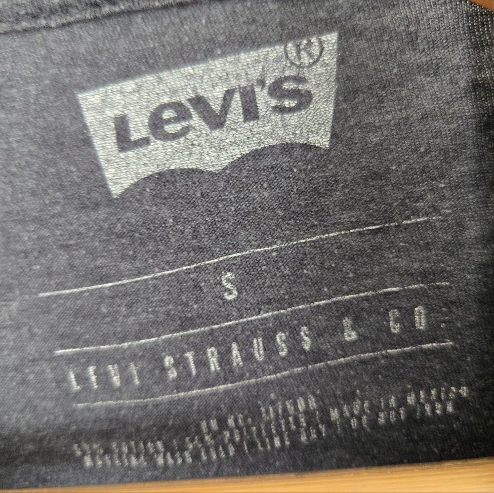 Levi's Men's Dark Gray Graphic Tee Size Small - Picture 3 of 3